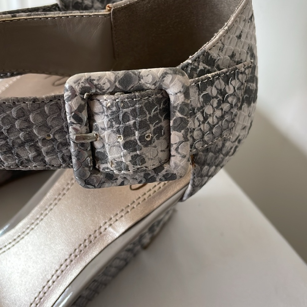 Impo Vantage Grey Snake Print Heel Upper Strap Wedge Open Toe Sandals Size 6.5 - Picture 6 of 15